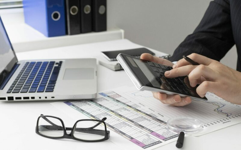 side-view-business-man-calculating-finance-numbers-min